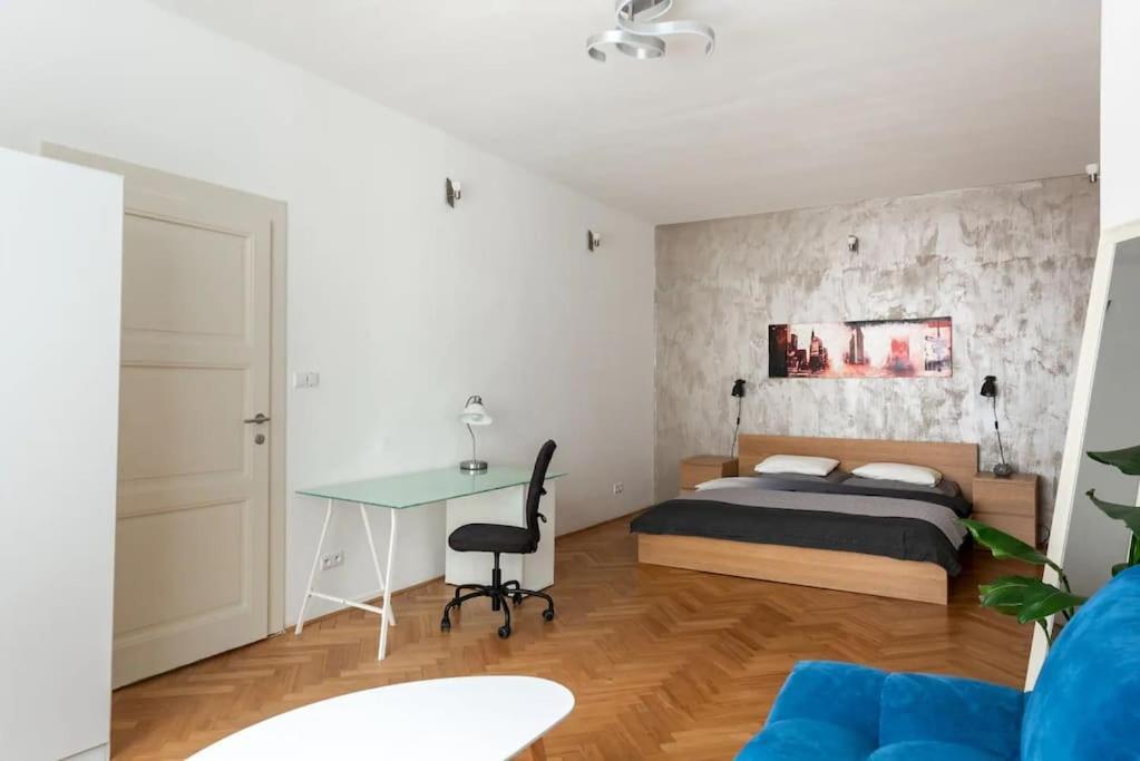 2 Bedrooms Apt Near Wenceslas Sq Prague Ngoại thất bức ảnh