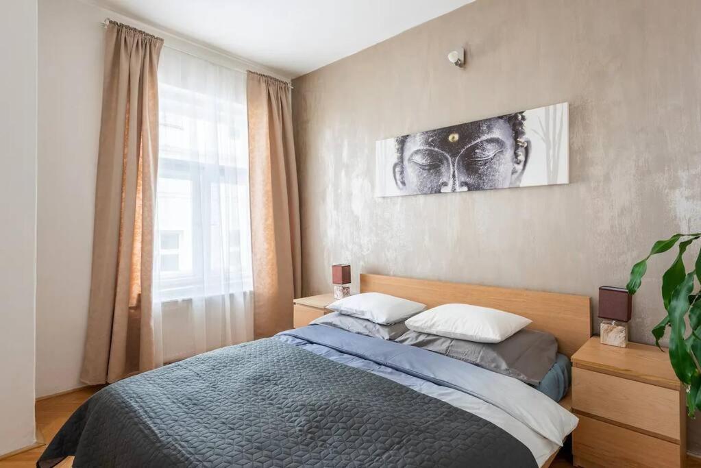 2 Bedrooms Apt Near Wenceslas Sq Prague Ngoại thất bức ảnh