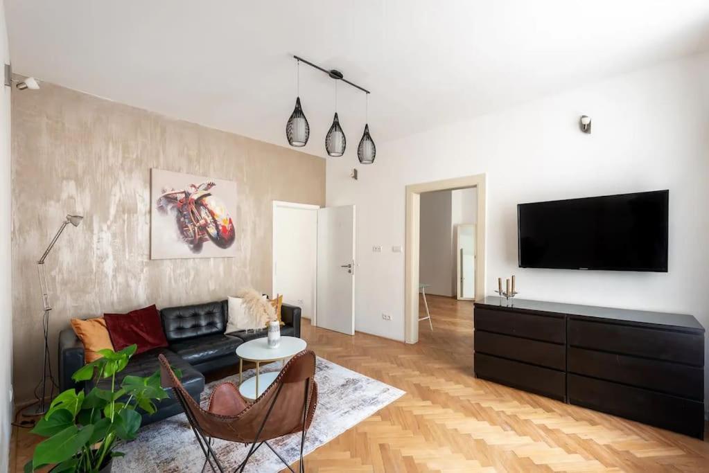 2 Bedrooms Apt Near Wenceslas Sq Prague Ngoại thất bức ảnh