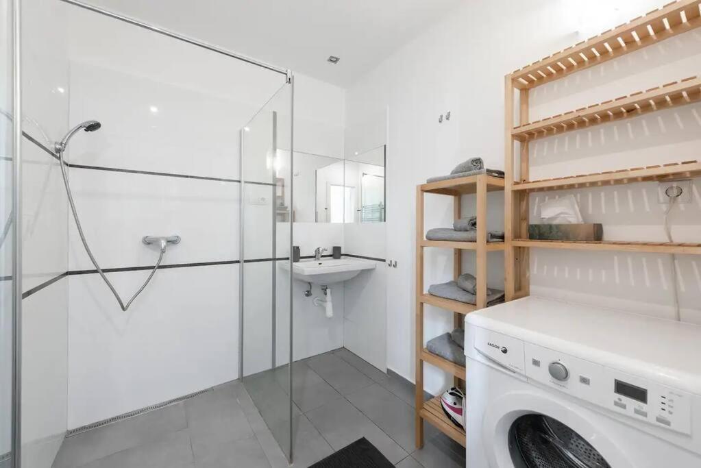 2 Bedrooms Apt Near Wenceslas Sq Prague Ngoại thất bức ảnh